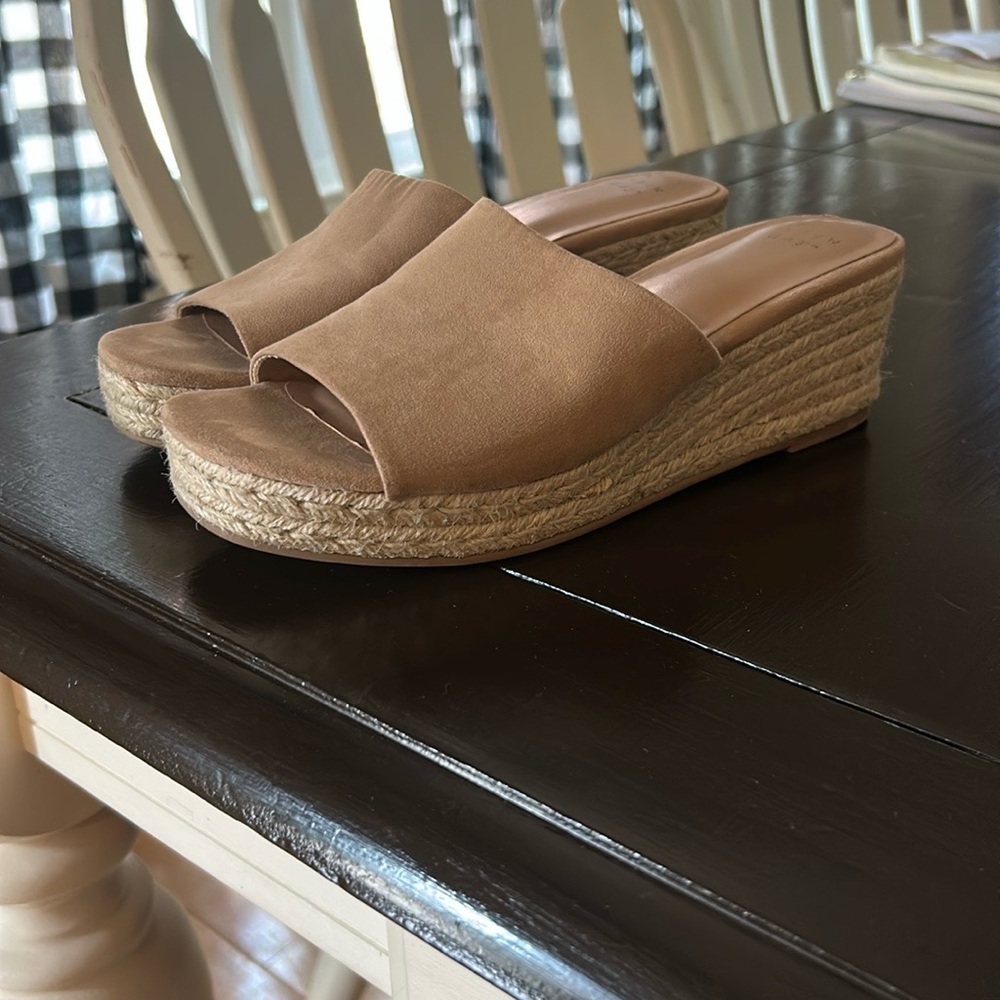 A New Day Tan Espadrilles Comfortable Stylish Footwear size 7 1/2